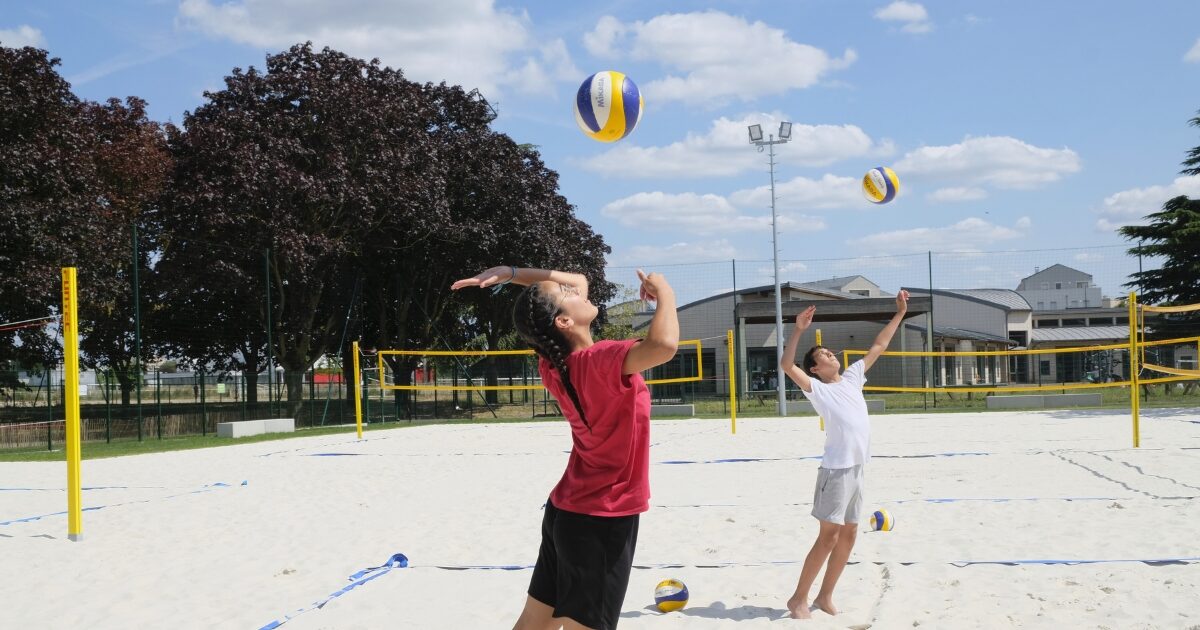 initiation au beach volley à Sartrouville juillet 2024 (1)