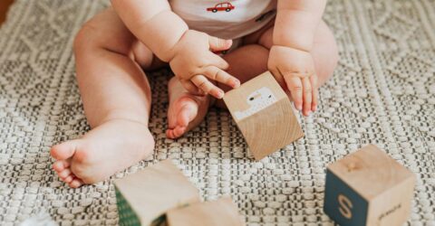 bébé en train de jouer